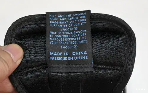 CZ0790-104 Dark Retro  1 Low Powder OG Blue Jordan  Black  0423